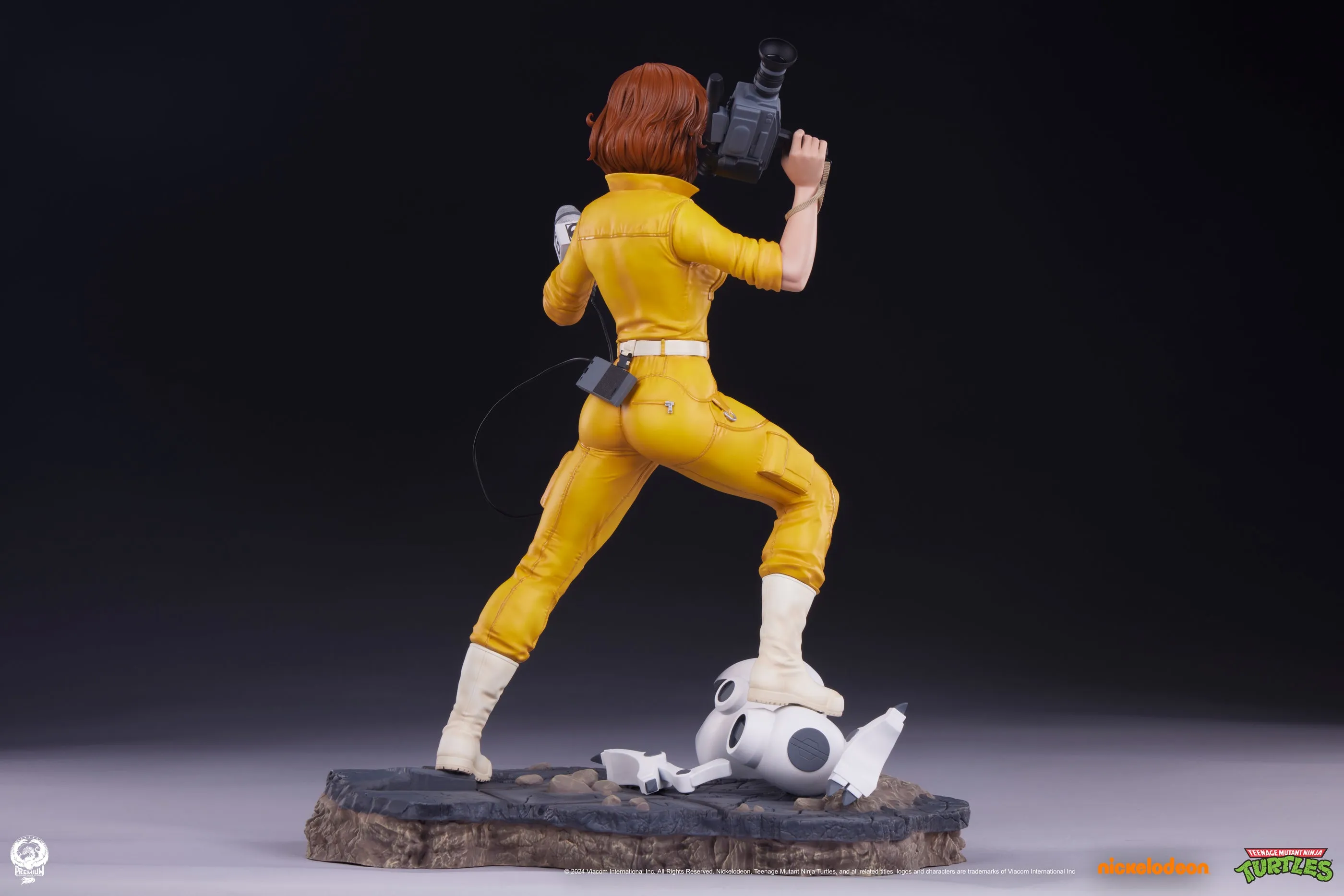April O'Neil Teenage Mutant Ninja Turtles 1/4 Scale Statue Pre-order
