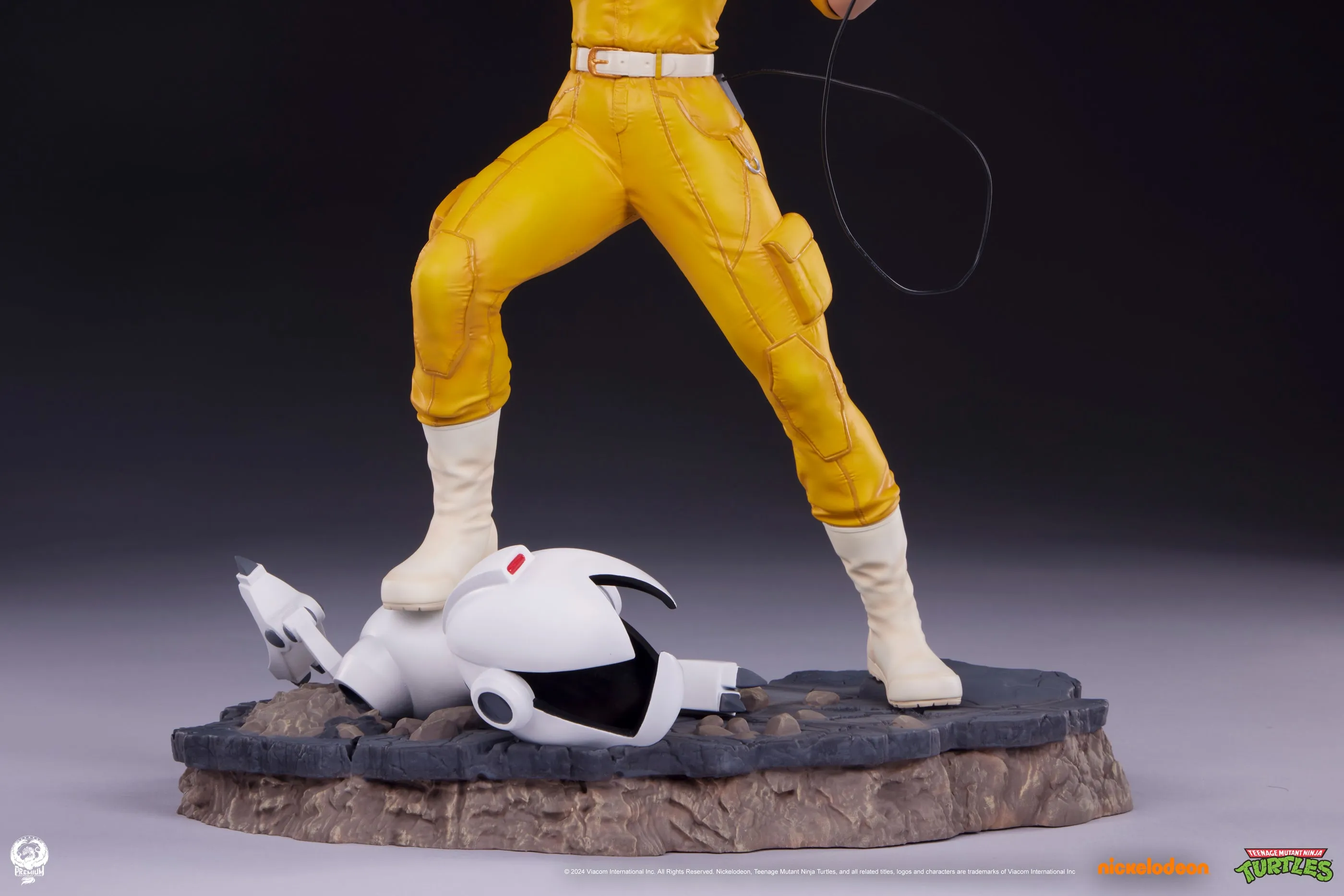April O'Neil Teenage Mutant Ninja Turtles 1/4 Scale Statue Pre-order