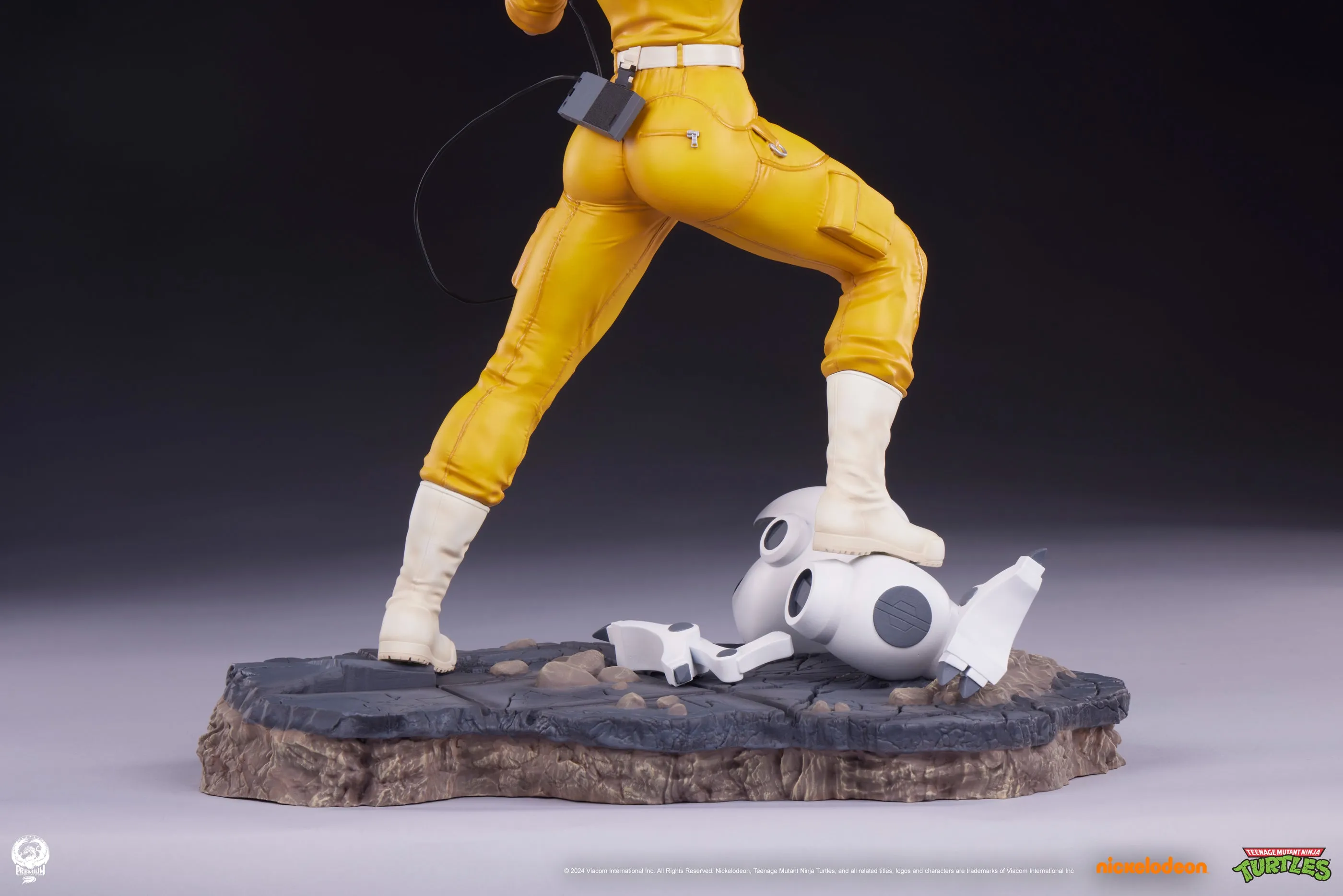April O'Neil Teenage Mutant Ninja Turtles 1/4 Scale Statue Pre-order