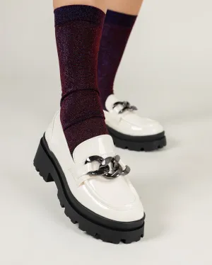 Mocasines de patente off white con hebillas oscuras
