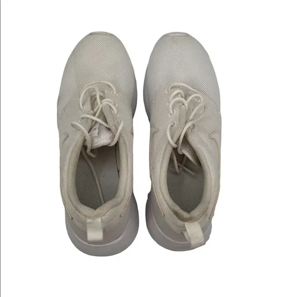 Nike White Roshe One Sneakers Size 5.5 Youth