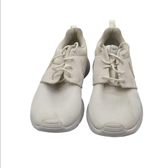 Nike White Roshe One Sneakers Size 5.5 Youth