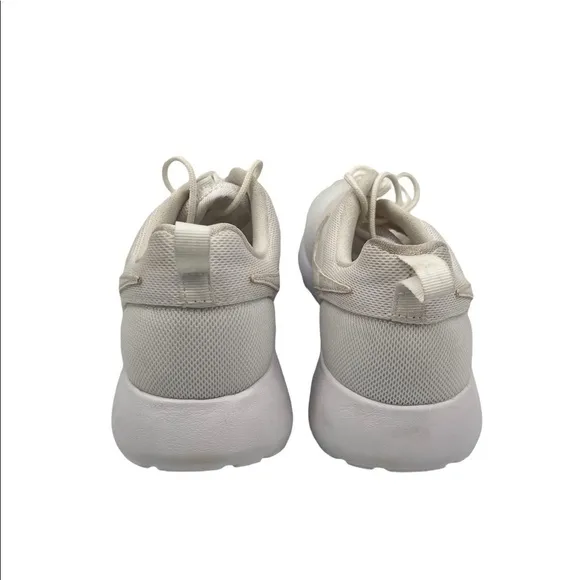Nike White Roshe One Sneakers Size 5.5 Youth