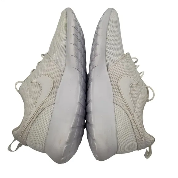 Nike White Roshe One Sneakers Size 5.5 Youth