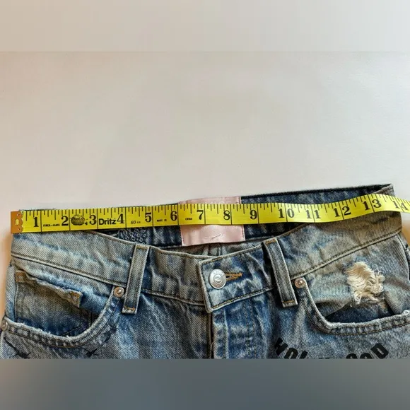 REVICE Super 80’s Hollywood icon jeans Size 25 decorated w/iconic H’wood details