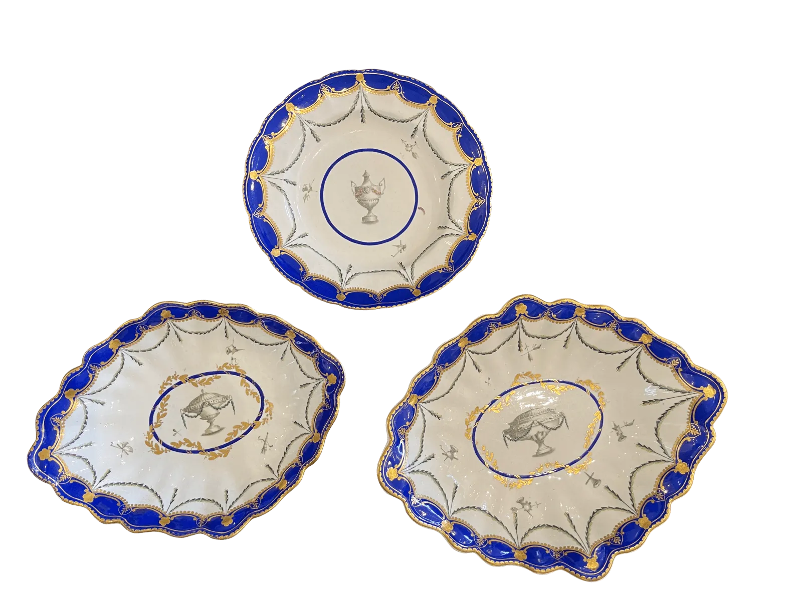 THREE CHELSEA-DERBY PORCELAIN PIECES