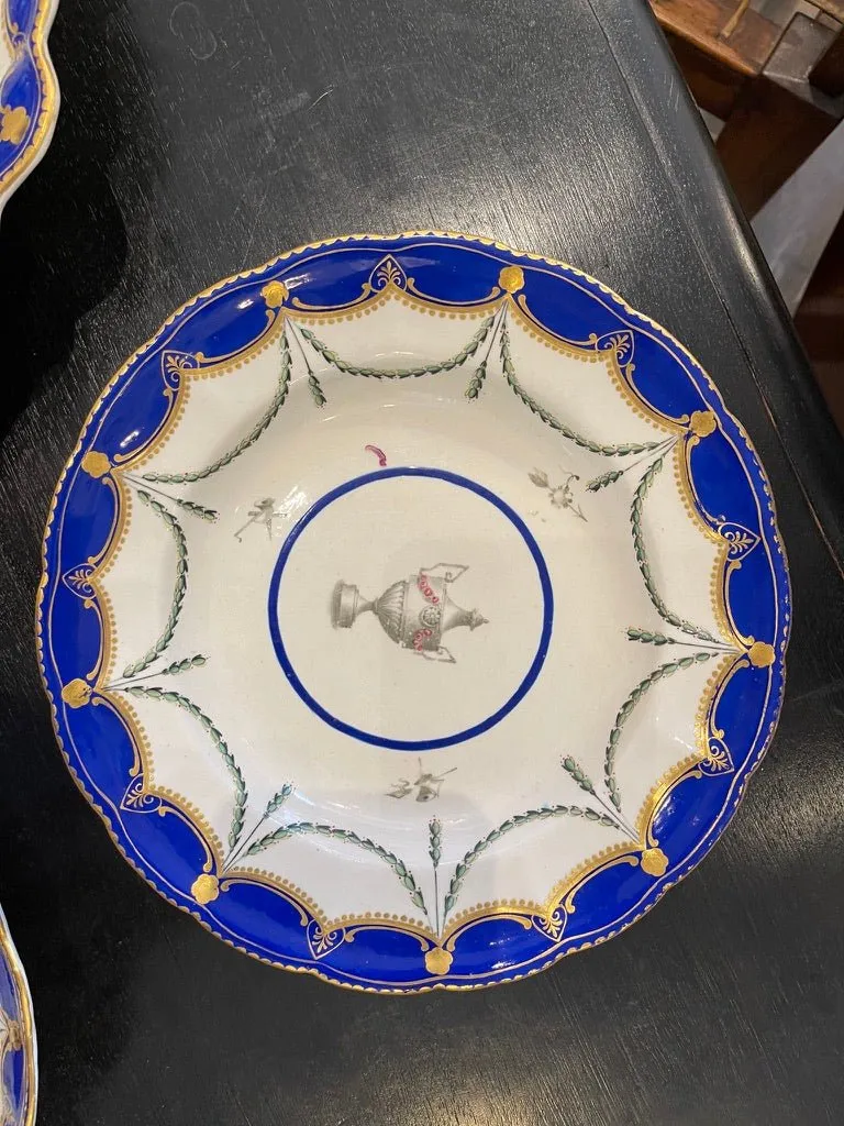 THREE CHELSEA-DERBY PORCELAIN PIECES