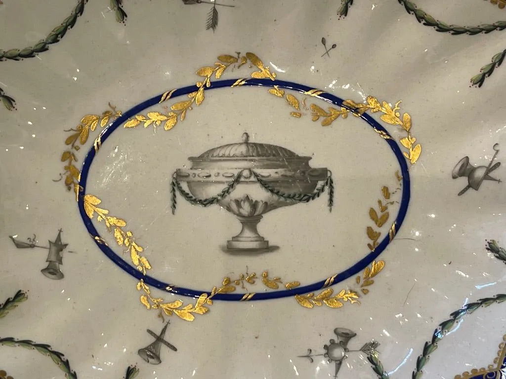 THREE CHELSEA-DERBY PORCELAIN PIECES