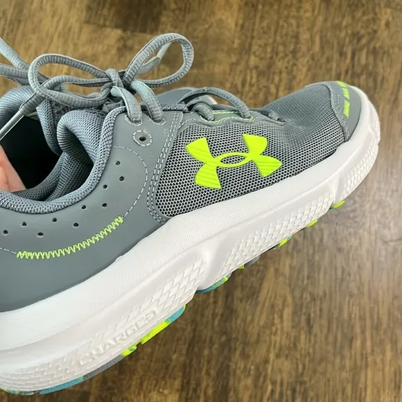 Under Armour Boys Grade School Sneakers size 4