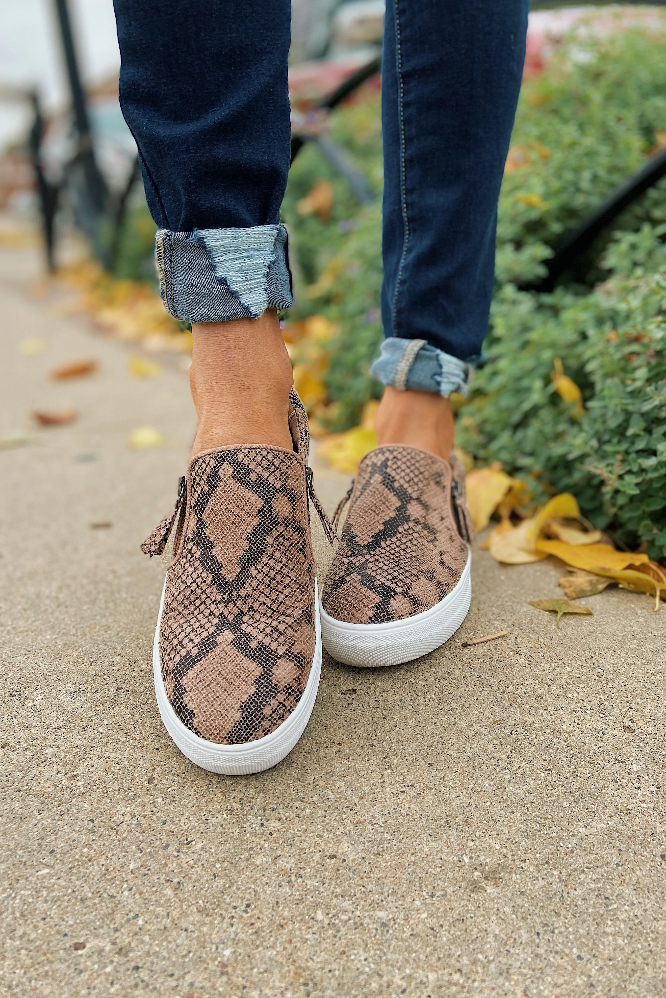 Very G Simmer Sneakers- Taupe
